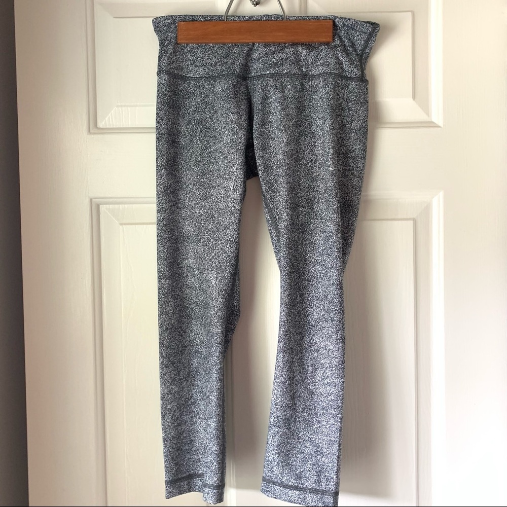 Lululemon size 6 wunder under speckled crop leggings